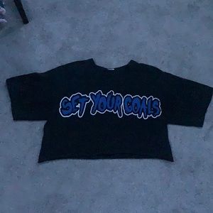 set your goals black cropped shirt